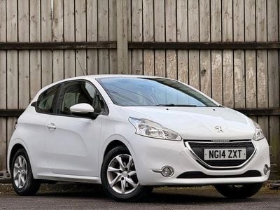Used Peugeot 208 Active 82 HP (60 kW) 2014 White Hatchback
