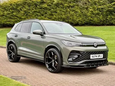 Begagnad VW Tiguan R-line 2024 Grön SUV