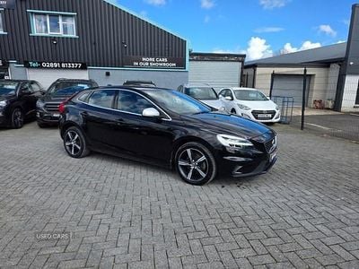 Begagnad Volvo V40 R-Design 122 HK (89 kW) 2017 Svart Halvkombi