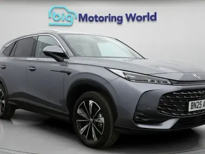Usado MG HS Trophy 170 HP (125 kW) 2025 Cinzento SUV