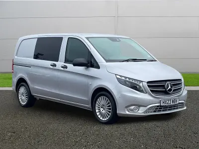 Usado Mercedes Vito Premium 2023 Prateado Van