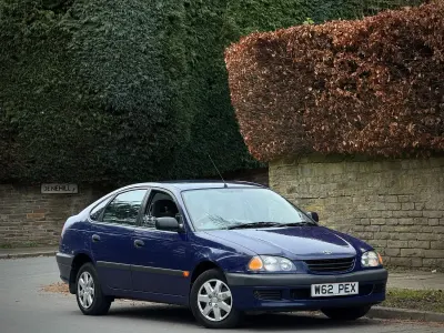 Used Toyota Avensis 2000 Blue Hatchback