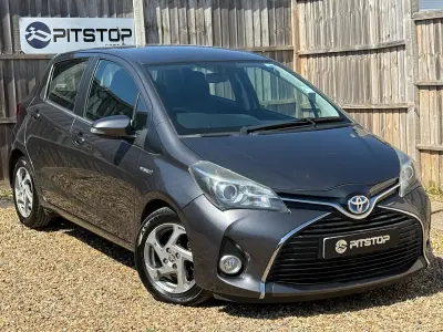 Used Toyota Yaris 101 HP (74 kW) 2015 Grey Hatchback