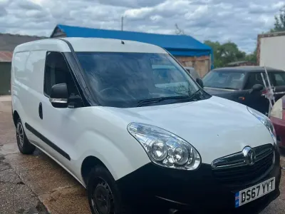 Used Vauxhall Combo 95 HP (69 kW) 2017 White MPV