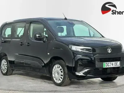 Usado Vauxhall Combo Design Edition 100 kW (136 CV) 2024 Negro Monovolumen