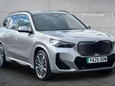 Usado BMW iX1 M Sport 147 kW (201 HP) 2025 Prateado SUV