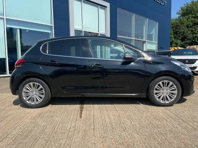 Used Peugeot 208 Allure 81 HP (59 kW) 2018 Black Hatchback