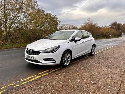 Used Vauxhall Astra SRi 136 HP (100 kW) 2016 White Hatchback