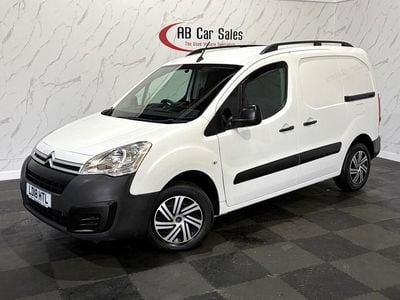 Used Citroën Berlingo 100 HP (73 kW) 2018 White MPV