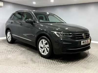 Usado VW Tiguan Life 150 HP (110 kW) 2021 Cinzento SUV