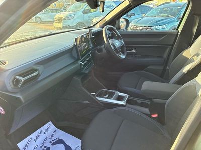 New Dacia Duster Journey 140 HP (102 kW) 2025 Cedar green SUV