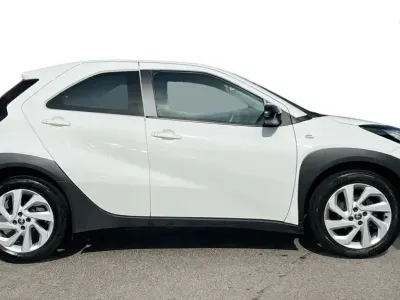 Used Toyota Aygo X PURE 72 HP (52 kW) 2023 White SUV