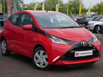 Gebraucht Toyota Aygo X-play 69 PS (50 kW) 2017 Rot Kleinwagen