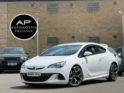 Used Vauxhall Astra GTC 280 HP (205 kW) 2015 White Hatchback