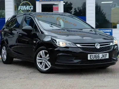 Begagnad Vauxhall Astra Design Edition 2016 Svart Kombi