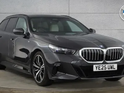 Usado BMW 530e M Sport 295 HP (216 kW) 2025 Cinzento Carrinha