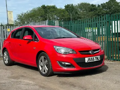 Used Vauxhall Astra SRi 165 HP (121 kW) 2013 Red Hatchback