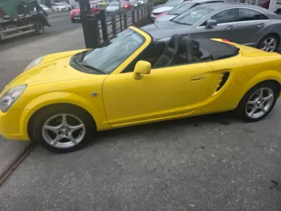 Used Toyota MR2 140 HP (102 kW) 2005 Yellow Cabriolet