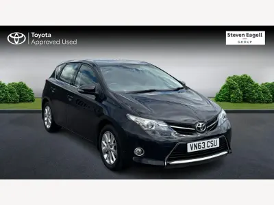 Used Toyota Auris 132 HP (97 kW) 2013 Black Hatchback