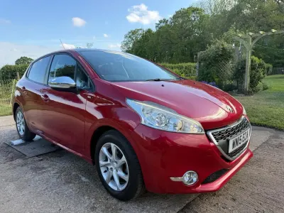 Begagnad Peugeot 208 Style 68 HK (50 kW) 2015 Röd Halvkombi