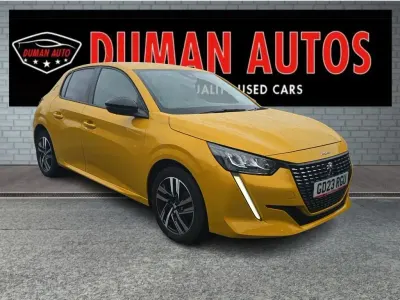 Begagnad Peugeot 208 Allure+ 100 HK (73 kW) 2023 Gul Halvkombi