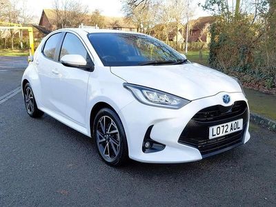 Used Toyota Yaris Hybrid Design 113 HP (83 kW) 2022 White Hatchback