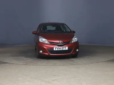 Used Toyota Yaris Plus 99 HP (72 kW) 2014 Red Hatchback