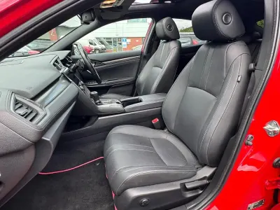Używany Honda Civic Prestige 180 KM (132 kW) 2018 Czerwony Hatchback