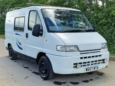 Usado Peugeot Boxer 2000 Blanco Van