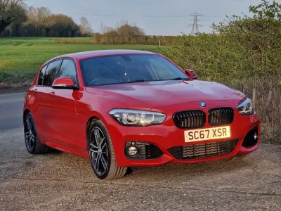 Begagnad BMW 118 Efficient Dynamics 2017 Röd Halvkombi