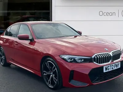 Begagnad BMW 320 M Sport 187 HK (137 kW) 2023 Röd