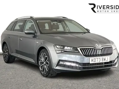 Usado Skoda Superb LAURIN & KLEMENT 200 HP (147 kW) 2024 Cinzento Carrinha