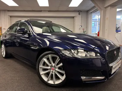 Used Jaguar XF Portfolio 180 HP (132 kW) 2015 Blue Sedan