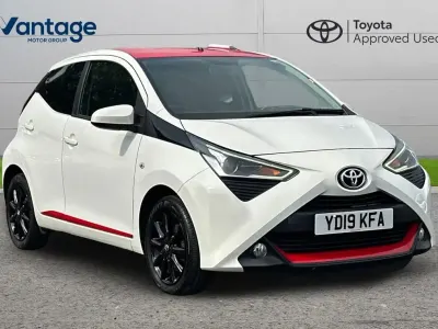 Used Toyota Aygo x-press 72 HP (52 kW) 2019 White Hatchback
