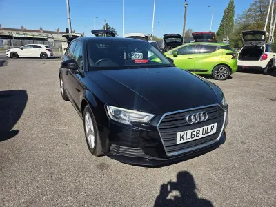 Begagnad Audi A3 Sportback Comfort 114 HK (83 kW) 2019 Svart Halvkombi