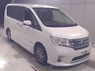 White Used 2012 Nissan Serena S MPV | £8,990 (Fair price)