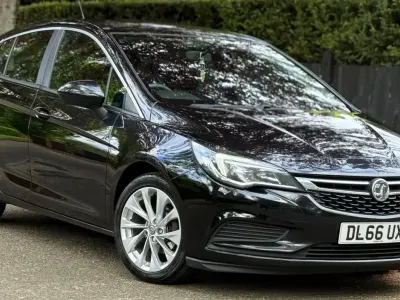 Used Vauxhall Astra Design Edition 125 HP (91 kW) 2016 Black Hatchback