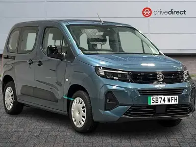 Used Vauxhall Combo Design Edition 100 kW (136 HP) 2025 Blue MPV