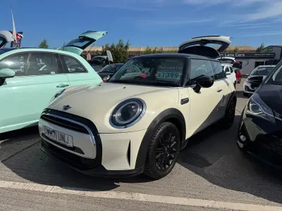 Used Mini Cooper Classic 2021 White Hatchback