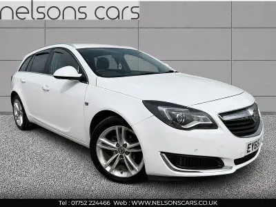 Used Vauxhall Insignia Design Edition 2015 White Estate