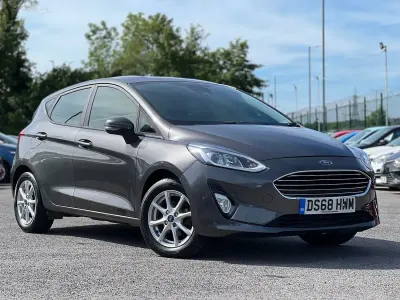 Usado Ford Fiesta Zetec 2018 Cinzento Citadino