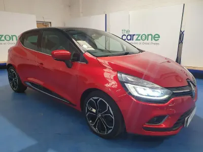 Used Renault Clio Signature 90 HP (66 kW) 2017 Red Hatchback