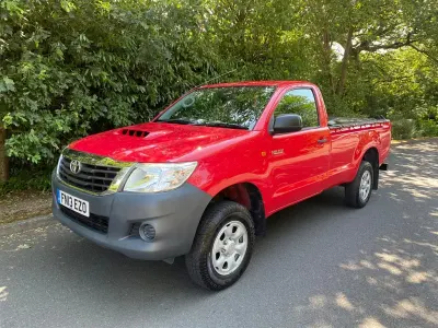 Used Toyota HiLux 144 HP (105 kW) 2013 Red Pickup