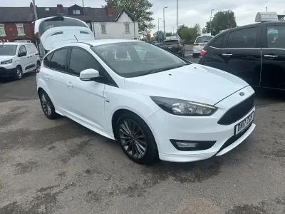 Używany Ford Focus ST-Line 125 KM (91 kW) 2017 Biały Hatchback