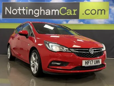 Used Vauxhall Astra SRi 100 HP (73 kW) 2017 Red Hatchback
