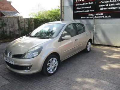 Used Renault Clio Initiale 111 HP (81 kW) 2007 Gold Hatchback