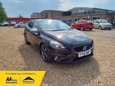 Usado Volvo V40 R-Design 115 HP (84 kW) 2015 Preto Citadino