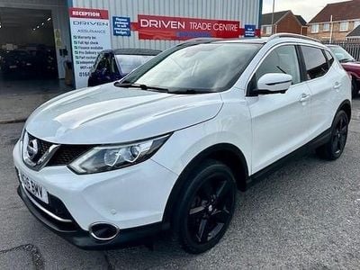 White Used 2016 Nissan Qashqai N-Connecta SUV | £6,690 (Fair price)