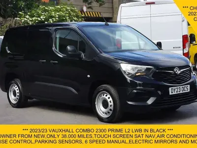 Second-hand Vauxhall Combo 100 CP (73 kW) 2023 Negru Monovolum