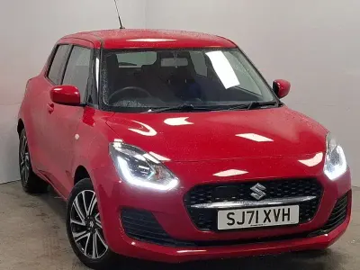 Begagnad Suzuki Swift SZ-L 83 HK (61 kW) 2021 Röd Halvkombi